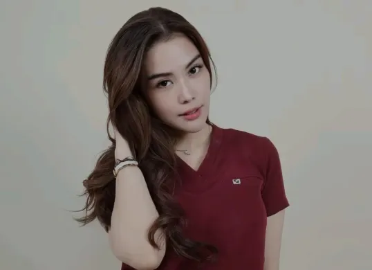 Sosok Cindy Rizky Aprilia alias Cindy Rizap ramai dikaitkan dengan dugaan isu perselingkuhan yang menyeret rumah tangga suami artis cilik Maissy Pramaishella, yakni Riky Febriansyah Saleh. (Sumber: X/@anjellystars)