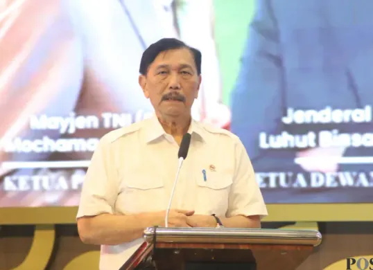 Luhut Binsar Pandjaitan memberikan edukasi dan wawasan kepada Mahasiswa Unjani, di Cimahi, 11 Maret 2026. (Sumber: Poskota/Gatot Poedji Utomo)
