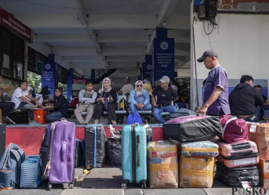 Mudik Awal di Terminal Kampung Rambutan