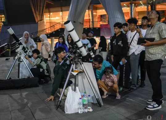 Pengamatan Gerhana Bulan di Taman Ismail Marzuki