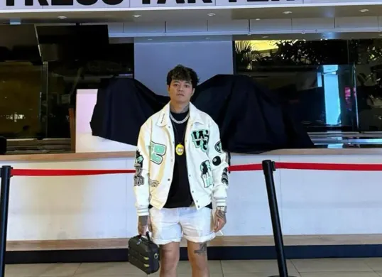 Musisi sekaligus konten kreator Reza Oktovian atau dikenal Reza Arap masih menjadi perbincangan publik setelah hasil tes IQ yang diikutinya di Marapthon The Last Tale menuai sorotan. (Sumber: Instagram/@ybrab)