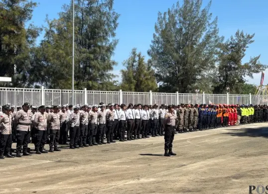 Apel pasukan Operasi Ketupat Lodaya 2026 di kawasan Stadion Pakansari, Cibinong, Kabupaten Bogor, Kamis, 12 Maret 2026. (Sumber: Poskota/Giffar Rivana)