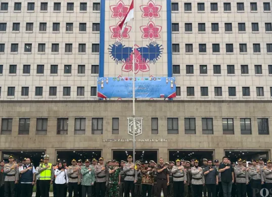 Forkompimko Jakarta gelar Apel Pasukan dalam rangka kegiatan Operasi Ketupat Lebaran Tahun 2026 di Kantor Pemerintah Kota Jakarta Barat, Kamis, 12 Maret 2026. (Sumber: Poskota/ Pandi Ramedhan)