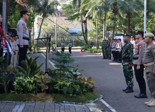 Polres Kepulauan Seribu menggelar apel Operasi Ketupat di halaman Mako Polres, Kamis, 12 Maret 2026. (Sumber: Dok. Istimewa)