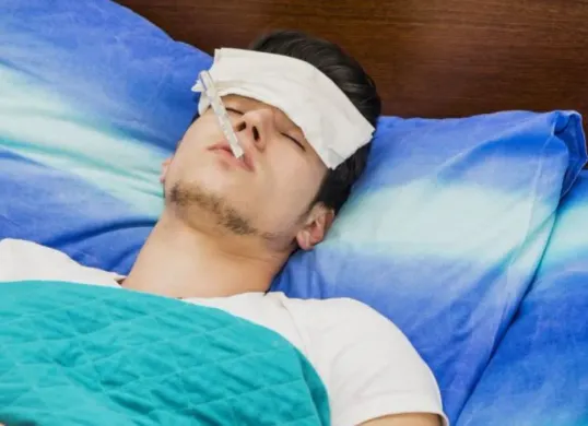 Sakit di 10 hari terakhir ramadhan ini 3 kabar baik dari Syekh Ali Jaber. (Sumber: Pinterest/Aggash)