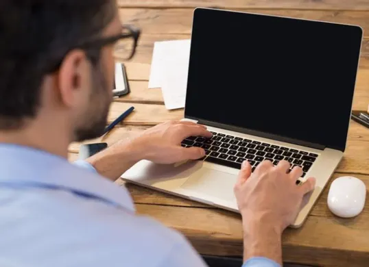 Contoh surat pengumuman libur Lebaran 2026 yang biasanya dibagikan perusahaan kepada karyawan menjelang Idul Fitri 1447 H. (Sumber: Pinterest)