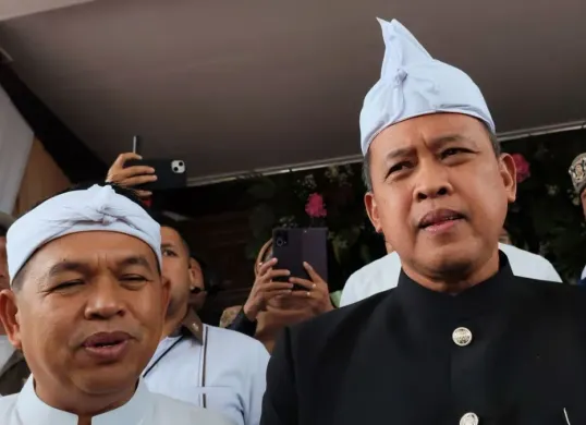 Wali Kota Bekasi Tri Adhianto meminta bantuan Gubernur Jabar Dedi Mulyadi dalam penyelesaian aset dengan Pemkot Bekasi. (Sumber: Dok. Istimewa)