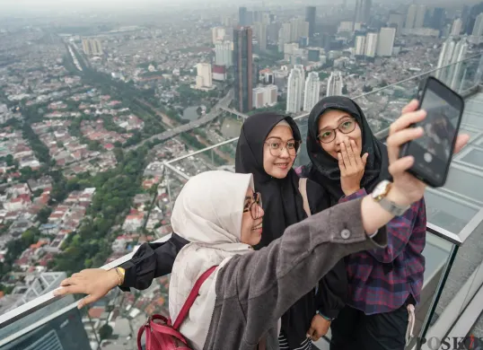 Ngabubirit Sembari Menikmati Lanskap Kota Jakarta