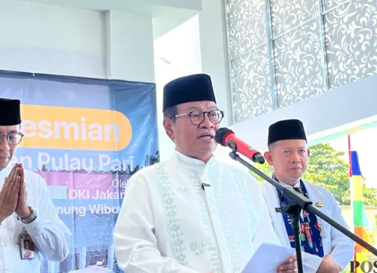 Gubernur DKI Jakarta Pramono Anung saat berada di Pulau Pari, Kepulauan Seribu, Jumat, 13 Maret 2026. (Sumber: Poskota/M. Tegar Jihad)