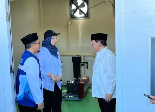 Saat meninjau serta meresmikan Sistem Pengelolaan Air Limbah Domestik (SPALD) di Pulau Pramuka, Kepulauan Seribu, Jumat, 13 Maret 2026. (Sumber: Poskota/M. Tegar Jihad)