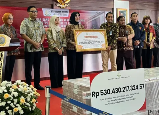 Penampakan uang senilai Rp530 miliar terkait kasus judi online yang akan disetor ke kas negara di oleh Kejari Jakarta Barat, Jumat, 13 Maret 2026. (Sumber: Poskota/Pandi Ramedhan)