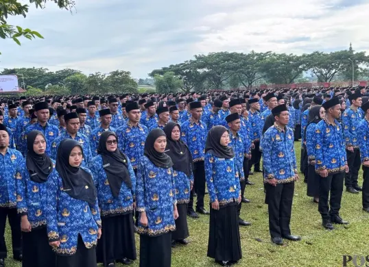 PPPK paruh waktu di lingkungan Pemkab Bogor segera menerima THR. (Sumber: Poskota/Giffar Rivana)
