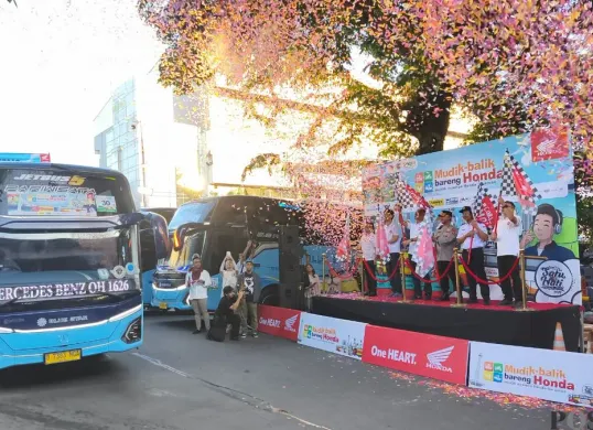 Astra Honda Motor memberangkatkan 2.521 peserta melalui program Mudik Balik Bareng Honda 2026. (Sumber: Poskota/Erwan Hartawan)
