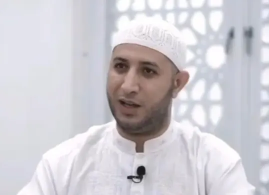 Pendakwah Syekh Ahmad Al-Misry yang tengah menjadi perbincangan luas usai dikaitkan dengan sosok berinisial SAM dalam kasus dugaan pelecehan seksua (Sumber: Instagram/@ahmad_almisry2)