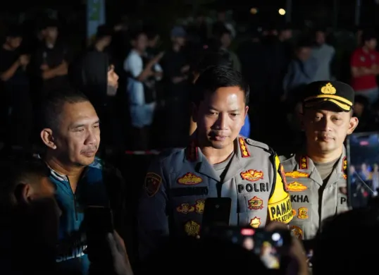 Dirkrimsus Polda Jabar Kombes Pol Wirdhanto Hadicaksono saat memberikan keterangan pers usai meninjau event Dash Run di Stadion Pakansari, Minggu dini hari, 15 Maret 2026. (Sumber: Istimewa)