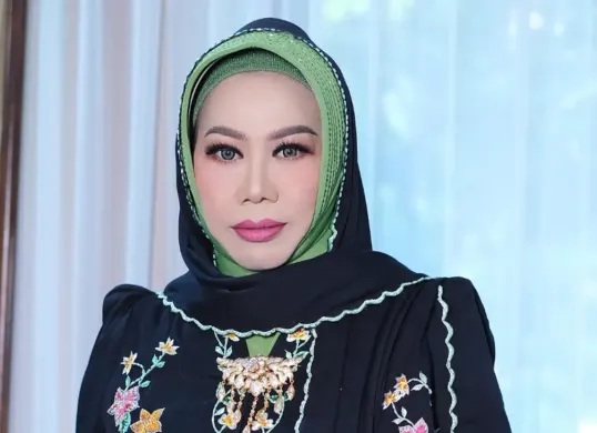 Sekretaris Daerah Kabupaten Sidoarjo, Fenny Apridawat, yang belakangan menjadi perbincangan usai mengadakan acara buka bersama dengan konsep mewah bertema Bollywood. (Sumber: Instagram/@fennyaprdwt)