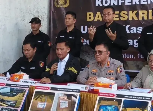 Koferensi perss ungkap kasus perdagangan daging domba berkomitmen di Kecamatan Cikupa, Kabupaten Tangerang, Senin, 16 Maret 2026. (Sumber: Poskota/Veronica Prasetio)