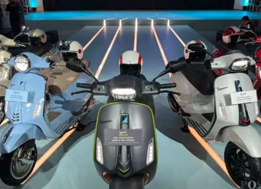 Generasi terbaru Vespa Primavera dan Sprint kini pakai mesin 180 cc. Performa naik hingga 24 persen dengan fitur modern. (Sumber: Poskota/Aldi Harlanda Irawan)