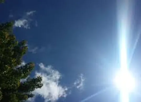 Ilustrasi terik matahari saat musim kemarau (Sumber: Wilkimedia Commons)