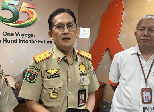 Kepala Disnakertransgi Jakarta, Syaripudin saat melakukan sidak di PT Japfa Comfeed, Jakarta Selatan. (Sumber: Poskota/M. Tegar Jihad)