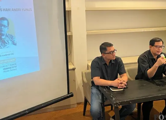 Diskusi Komrad Pancasila tentang pengusutan penyiraman air keras terhadap Wakil Koordinator KontraS Andrie Yunus, Rabu, 18 Maret 2026. (Sumber: Poskota/Pandi Ramedhan)