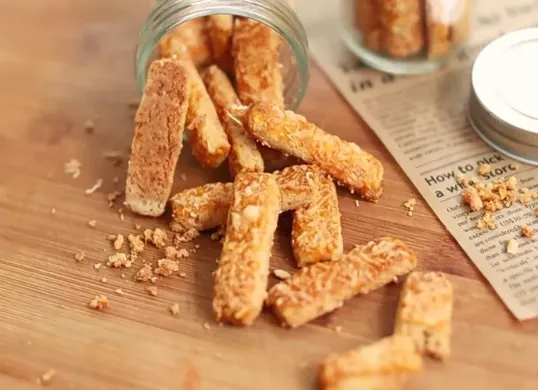 Kumpulan resep kastengel keju Lebaran yang mudah dibuat. (Sumber: YouTube/Devina Hermawan)