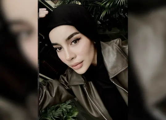 Selebgram Emy Aghnia menjadi sorotan publik setelah unggahan promosi produk kesehatan yang menampilkan cuplikan video Vidi Aldiano menuai kritik warganet di media sosial. (Sumber: Instagram/@emyaghnia)
