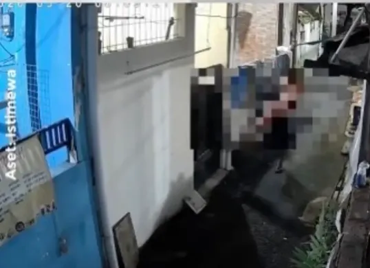 Rekaman CCTV pelaku pembunuhan cucu Mpok Nori di daerah Bampu Apus, Cipayung, Jakarta Timur. (Sumber: Instagram)