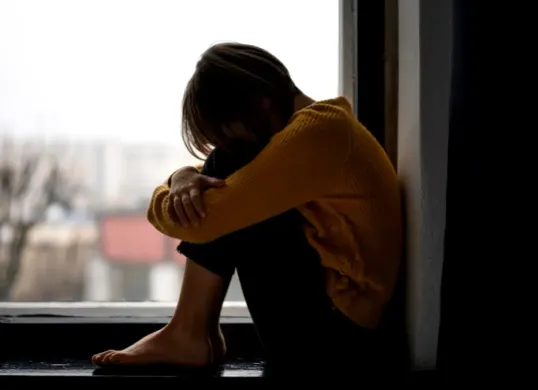 Ilustrasi gangguan kesehatan mental hingga menyebabkan tindakan kearah bunuh diri. (Sumber: Freepik)