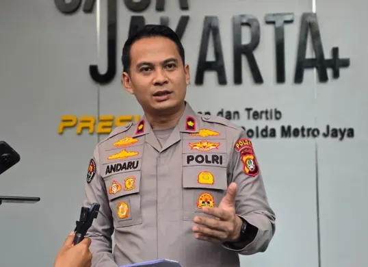 Kasubbidpenmas Bidhumas Polda Metro Jaya, Kompol Andaru Rahutomo, di Lobby Gedung Bidhumas Polda Metro Jaya, Jumat, 27 Maret 2026. (Sumber: Dok. Polda Metro Jaya)