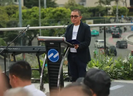Direktur Utama PT Transjakarta Welfizon Yuza saat memberikan sambutan di hari ulang tahun (HUT) ke-12 di Halte TransJakarta Tosari, Menteng, Jakarta Pusat, Jumat, 27 Maret 2026. (Sumber: Pemprov DKI)