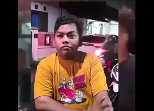 Pria diduga guru terciduk tawarkan jasa tak senonoh ke anak. (Sumber: X/@B3doel___)