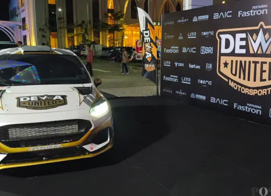 Dewa United Motorsports berkolaborasi dengan Kemenkraf, Pertamina, dan BRI. (Sumber: Poskota/ Erwan Hartawan)