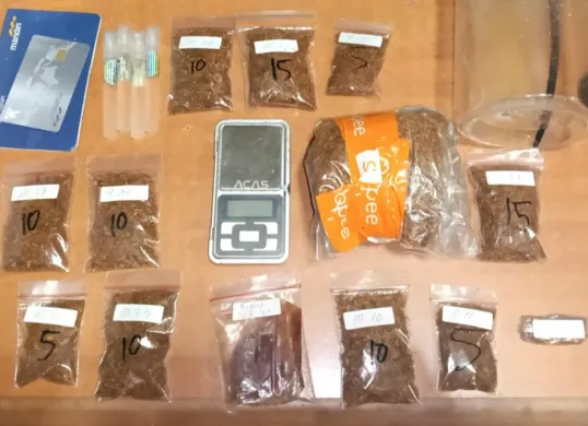 Barang bukti kasus peredaran sekaligus produksi narkotika jenis tembakau sintetis di wilayah Jakarta Selatan. (Sumber: Polda Metro Jaya)