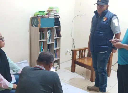 Seorang pelaku usaha dekorasi menjadi korban penipuan dengan modus penyewaan perlengkapan acara di Ciputat Timur, Tangerang Selatan. (Sumber: Dok. Polsek Ciputat Timur)