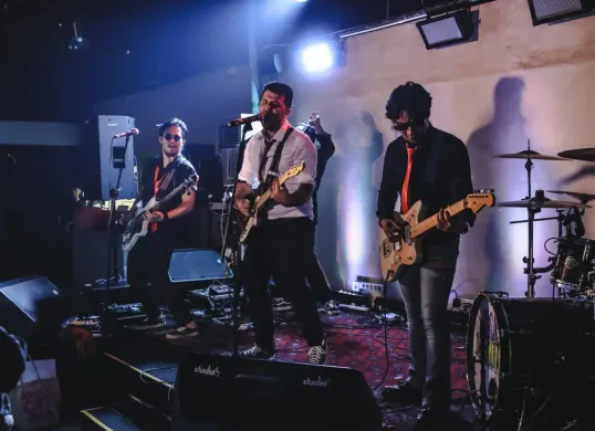 Musisi pop-punk asal Inggris, Josh Holmes, menggelar konser perdananya di Jakarta yang digelar Sabtu malam, 2 Mei 2026. (Sumber: Josh Holmes)