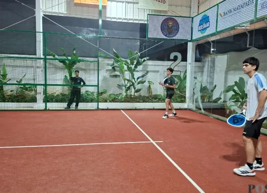 Atlet mancanegara meramaikan turnamen padel BNN di Casa De Padel, Jagakarsa, Jakarta Selatan, Minggu, 3 Mei 2026. (Sumber: Poskota/Angga Pahlevi)