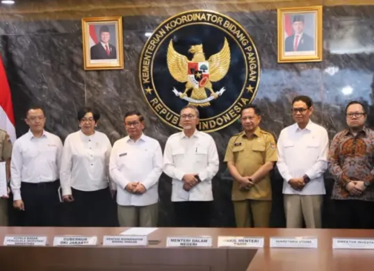 Potret penandatanganan kerja sama terkait Pengolahan Sampah menjadi Energi Listrik (PSEL) di Jakarta. (Sumber: Puspen Kemendagri)