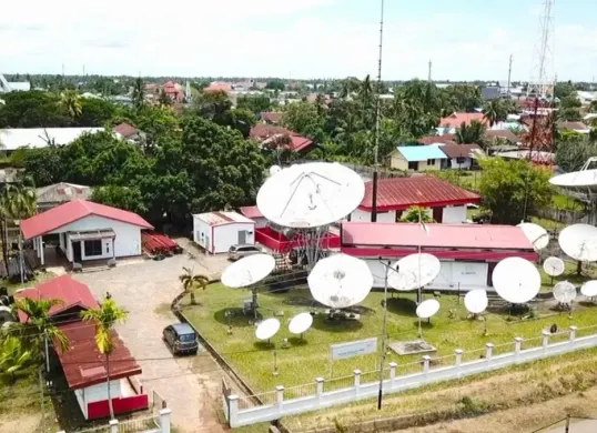 Telkomsat sebagai salah satu operating company Telkom terus memperkuat peranannya dalam mendorong pemerataan konektivitas digital di Indonesia Timur melalui optimalisasi layanan satelit dan pengembangan infrastruktur strategis. (Sumber: Istimewa)