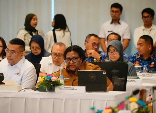 Wamendagri Ribka Haluk dalam Kick Off Meeting Infrastruktur Perlindungan, Pembangunan, dan Pengelolaan Pesisir Pantura Jawa Terpadu di Kementerian Kelautan dan Perikanan, Jakarta, Senin, 4 Mei 2026. (Sumber: Dok. Kemendagri)