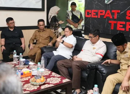 Mendagri Tito Karnavian saat berdialog dengan pengembang di Gedung Ahmad Yani Raider 600, Kelurahan Manggar Baru, Kota Balikpapan, Kalimantan Timur, Selasa, 5 Mei 2026. (Sumber: Dok. Kemendagri)