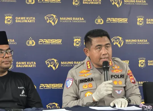 Kapolresta Tangerang, Kombes Pol Andi Muhammad Indra Waspada didampingi Kanit PPA, Iptu Ganda Sihombing saat memberikan statmen kepada awak media. (Sumber: Poskota/Veronica)