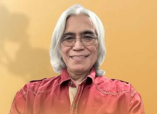 Musisi legendaris James F. Sundah dikabarkan meninggal dunia pada usia 70 tahun di New York, Amerika Serikat, pada Kamis, 7 Mei 2026. (Sumber: Instagram/@jamesfsundah)