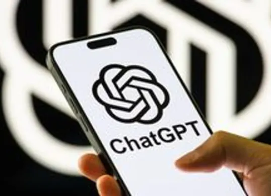 Ilustrasi tampilan ChatGPT milik OpenAI di perangkat digital. Perusahaan AI tersebut dilaporkan tengah mengembangkan fitur kontak terpercaya untuk meningkatkan sistem keamanan dan perlindungan pengguna. (Sumber: Pinterest)