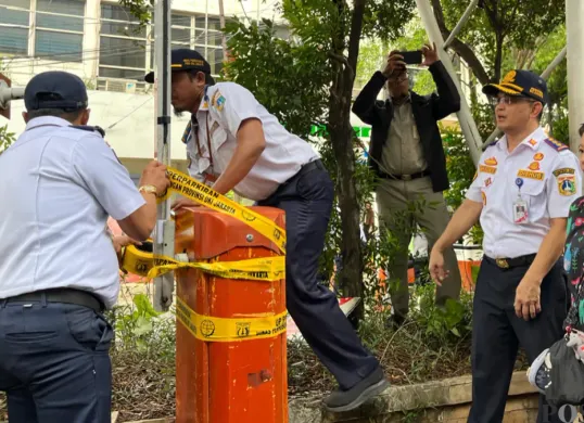 Panitia Khusus (Pansus) Perparkiran DPRD DKI Jakarta saat melakukan sidak dugaan adanya praktik parkir ilegal di kawasan Blok M Square, Jakarta Selatan pada Senin, 11 Mei 2026. (Sumber: Poskota/M. Tegar Jihad)