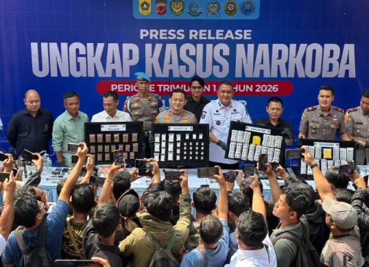 Polres Bogor mengungkap kasus peredaran narkoba selama periode Januari hingga Mei 2026 di Mapolres Bogor, Rabu 13 Mei 2026. (Sumber: Poskota/Giffar Rivana)