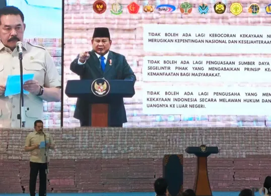 Jaksa Agung Republik Indonesia sekaligus Wakil Ketua Pengarah Satuan Tugas Penertiban Kawasan Hutan (Satgas PKH), ST Burhanuddin, saat memberikan sambutan di Kejaksaan Agung (Kejagung), Jakarta Selatan, Rabu, 11 Mei 2026. (Sumber: Poskota/Ali Mansur)