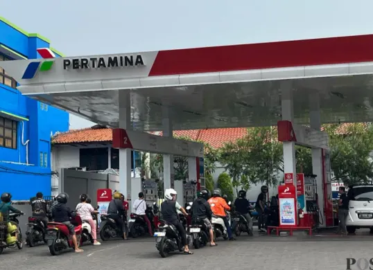 Kondisi salah satu SPBU di kawasan Palmerah, Jakarta Barat, Jumat, 15 Mei 2026. (Sumber: Poskota/Pandi Ramedhan)