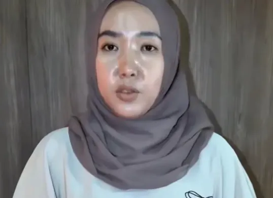 Tangkapan layar sosok Arini Ayu Septari tengah viral setelah muncul pengakuan terkait dugaan penggelapan dana voting untuk mendukung peserta Indonesian Idol XIV, Rio Lahskart. (Sumber: Instagram/@glorious_offcl)