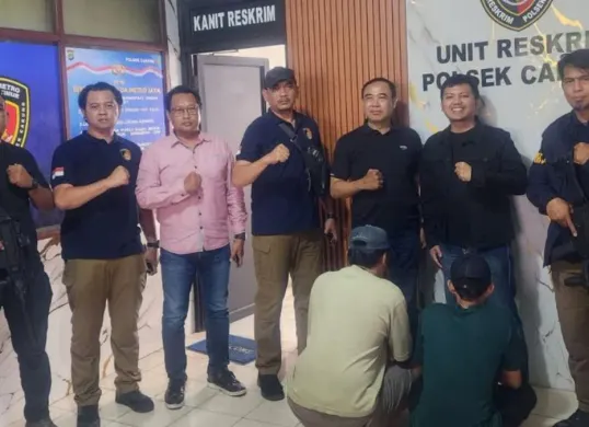 Tim Resmob Bareskrim Polri menyelamatkan seorang pria yang disekap di sebuah showroom sepeda motor di kawasan Cakung, Jakarta Timur, Kamis, 14 Mei 2026. (Sumber: Dok. Bareskrim Polri)